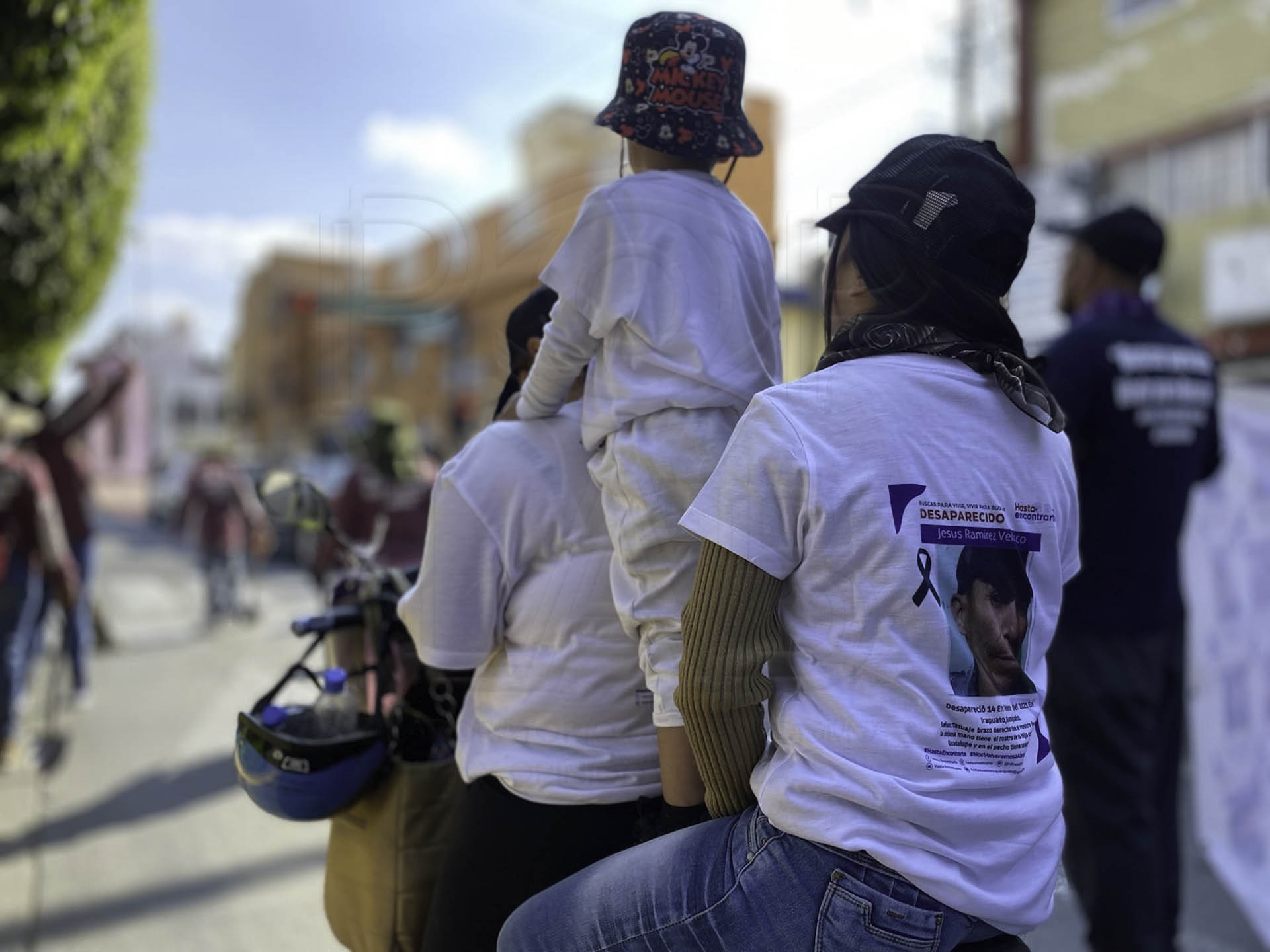 “No solo se busca con pico y pala, ni acompañando a las brigadas de búsqueda; se busca cuando se ponen la camiseta de papá, cuando entregan al gobernador una carta".